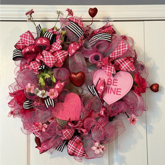 SOLD!  Red and Pink Deco Mesh Valentines Wreath - Picture 1 of 3